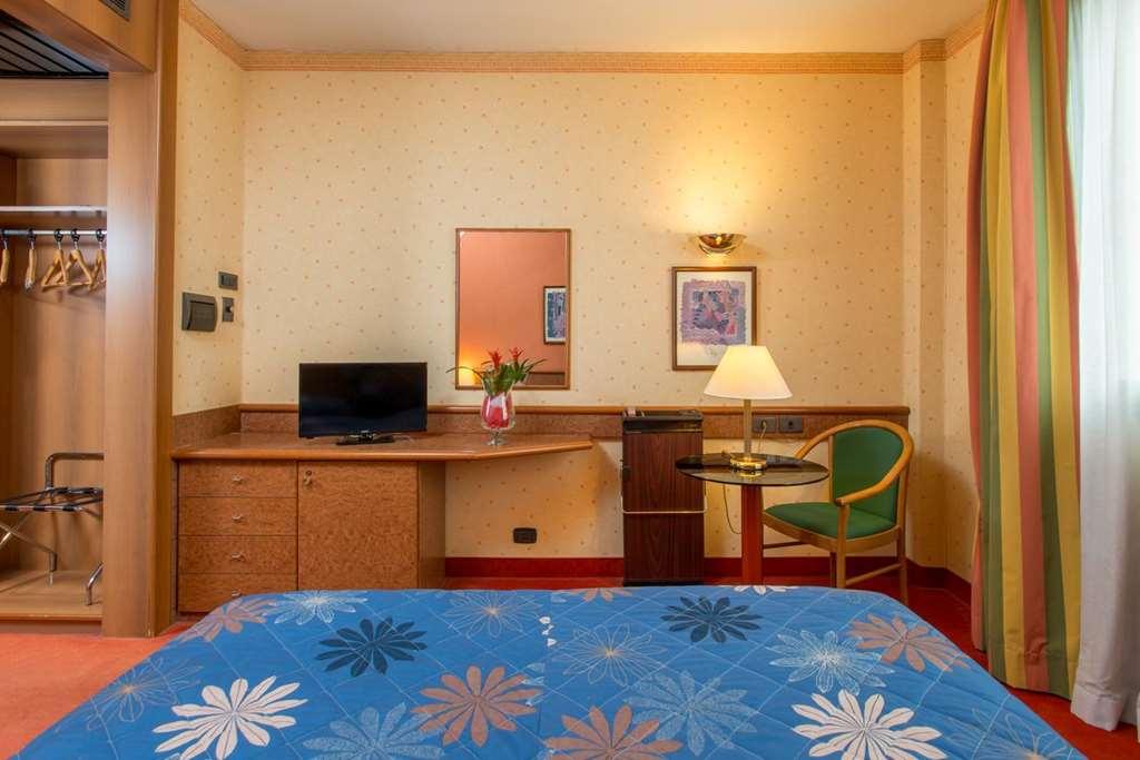 Meditur Hotel Pomezia Ruang foto