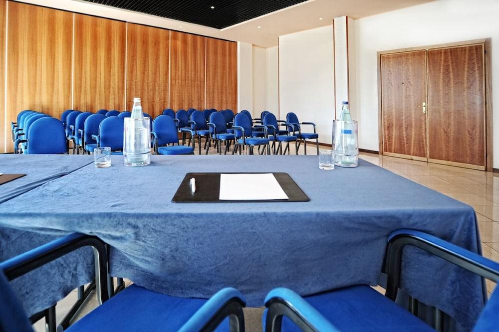 Meditur Hotel Pomezia Bagian luar foto