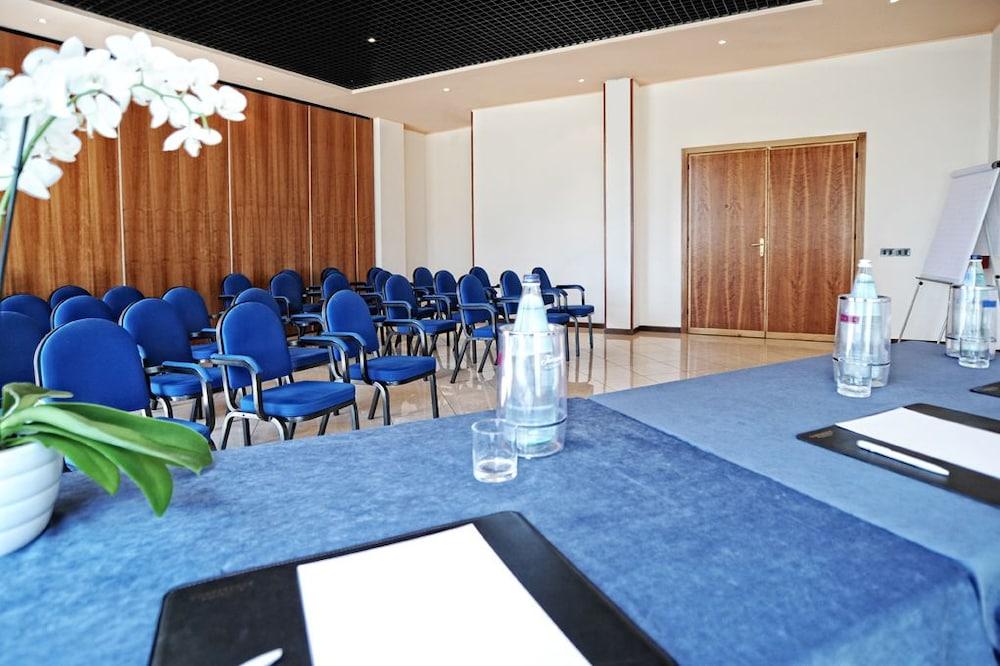 Meditur Hotel Pomezia Bagian luar foto