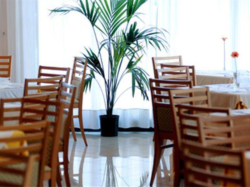 Meditur Hotel Pomezia Bagian luar foto