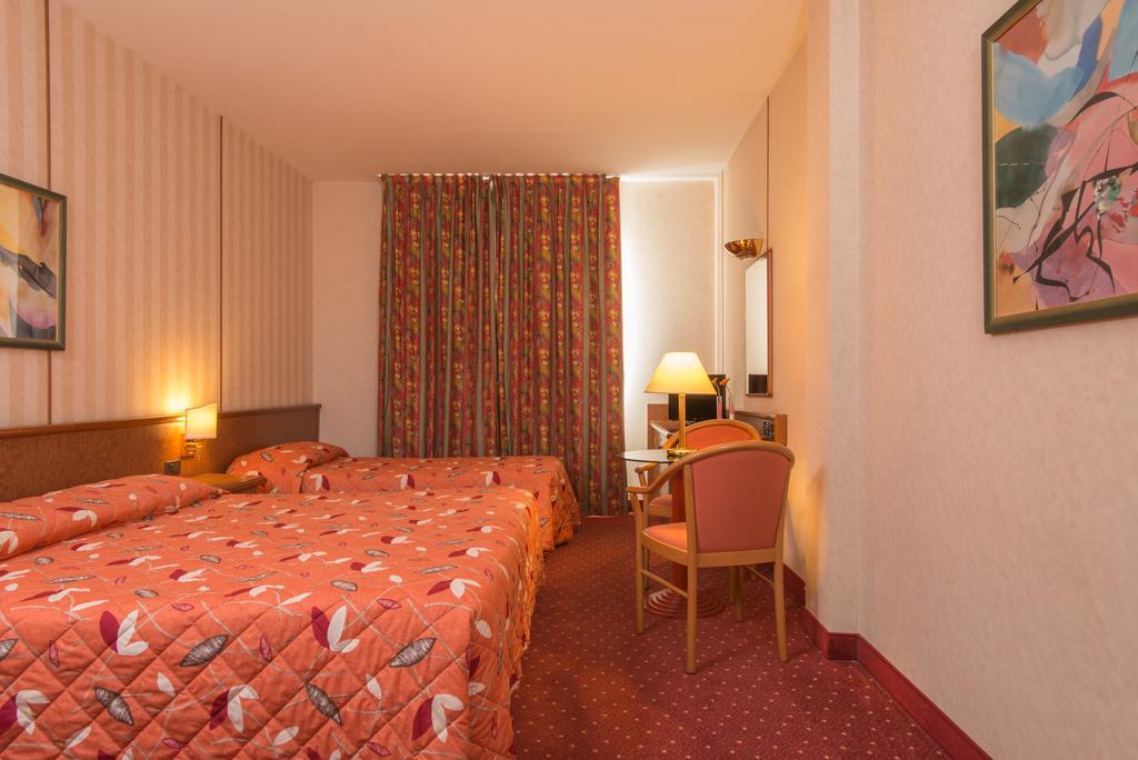 Meditur Hotel Pomezia Bagian luar foto