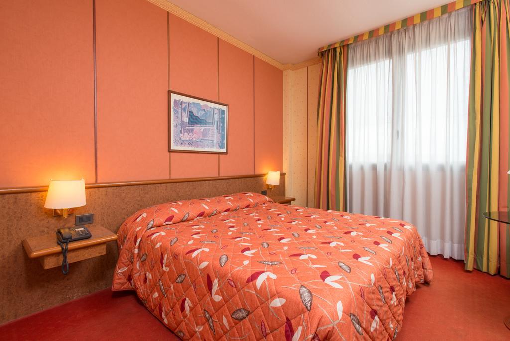 Meditur Hotel Pomezia Bagian luar foto