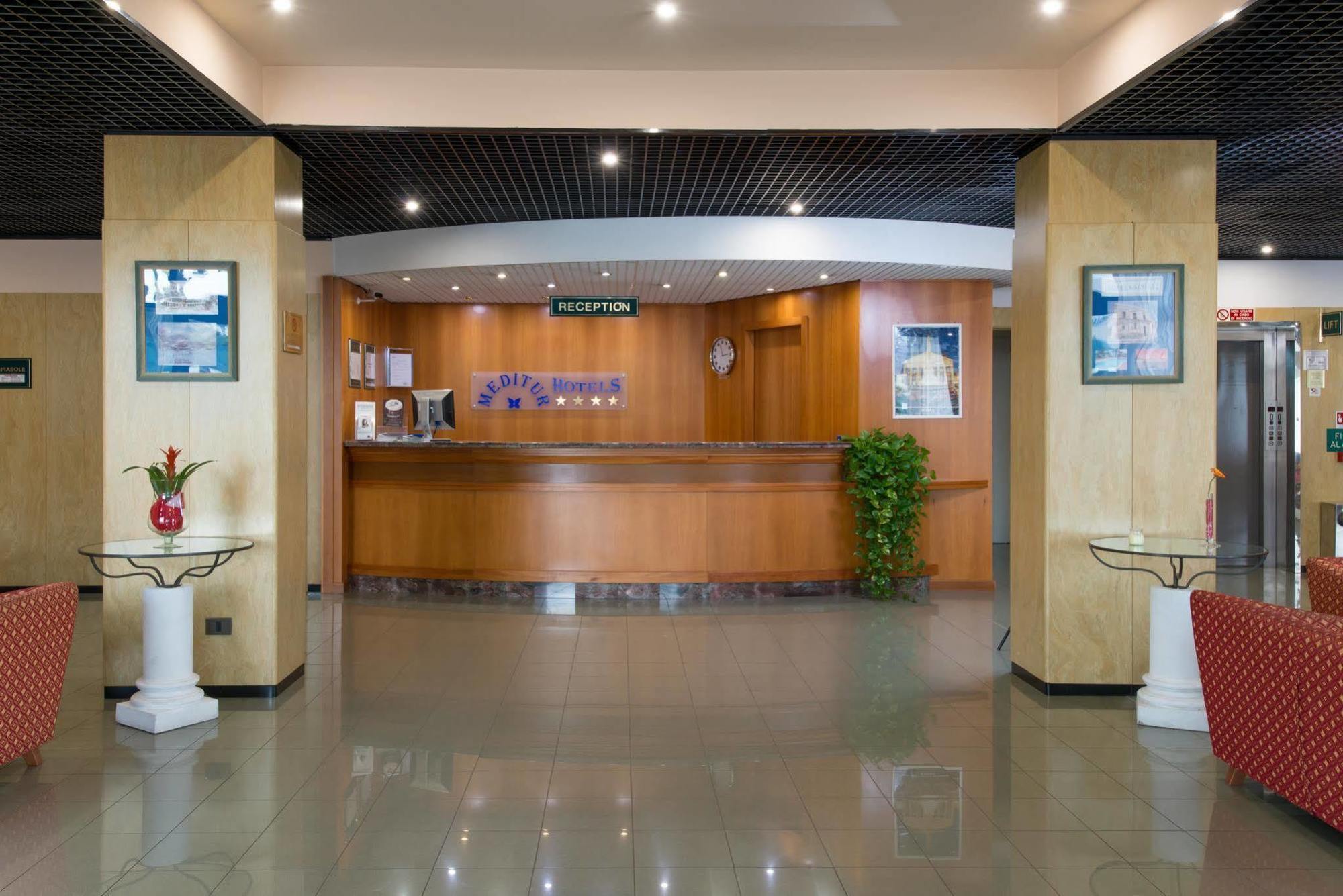 Meditur Hotel Pomezia Bagian luar foto