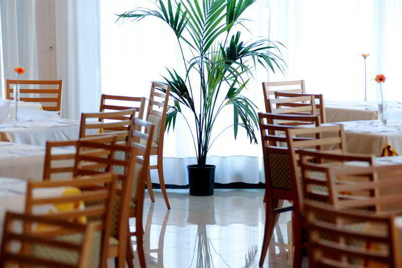Meditur Hotel Pomezia Restoran foto